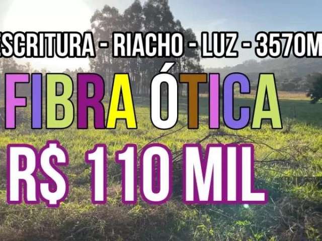 117633 chácara escriturada com córrego, luz, fibra ótica, van escolar, à 70m do asfalto