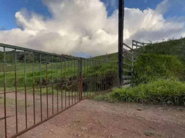 Fazenda com duas casas, três galpões, oito açude, fibra ótica e 60 hectares em taquara