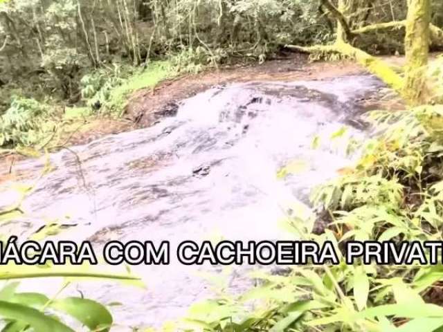 Sítio escriturado com cachoeira e rio privativos e rede elétrica em taquara com 3 hectares