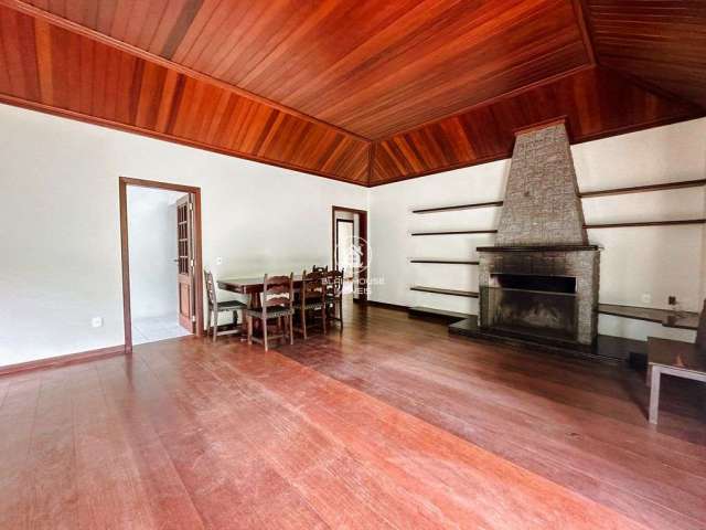 Casa com 2 quartos, 896m2 à venda por R$850.000,00 - Albuquerque/Teresópolis