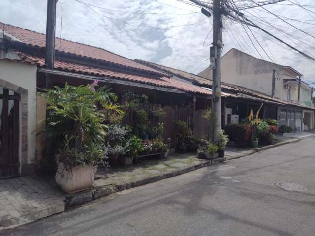 Casa com 3 quartos no condomínio Golden Garden na estrada do cachamorra