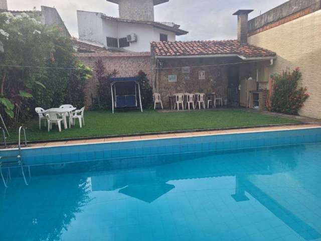 Linda casa no Itaigara, condomínio fechado, nascente elevador, porteira fechada.