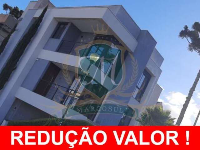 Redução de valor! Maravilhosa casa em cond. fechado à venda com 355 m² area construída. Casa em alto padrao ,frente para o bosque, veja a descrição !!