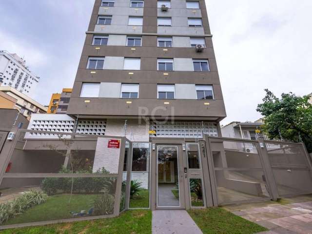 Apartamento pronto para morar! São apenas 4 apartamentos por andar de 3 dormitórios com suíte, banheiro social, living para 2 ambientes, cozinha com churrasqueira, área de serviço, 1 vaga. Localizado 