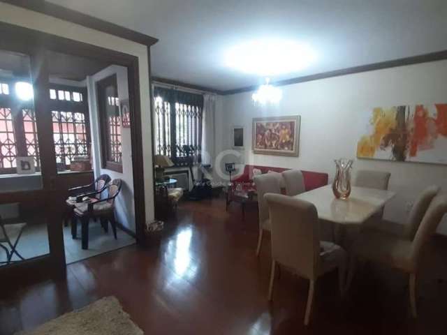 Vende-se apartamento no bairro Bela Vista, desocupado,, com 2 dormitórios , 1 suíte e 2 vagas. Living em dois ambientes com sacada e churrasqueira, copa e cozinha, banho social, dependência de emprega