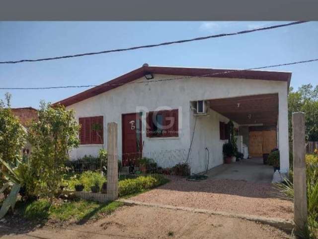 Casa composta de 2 dormitórios, living 2 ambientes , cozinha, Área de serviço , Banheiro social e Garagem coberta para dois automóveis, Não aceita financiamento somente á vista. Ótima localização imed