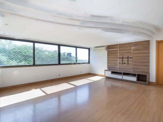 Vende-se apartamento no Bairro Higienópolis, de 3 quartos, 1 suíte, vaga de garagem, living com dois ambientes, todo apartamento com móveis sob medida, ficam todos, prédio com infra completa, apartame