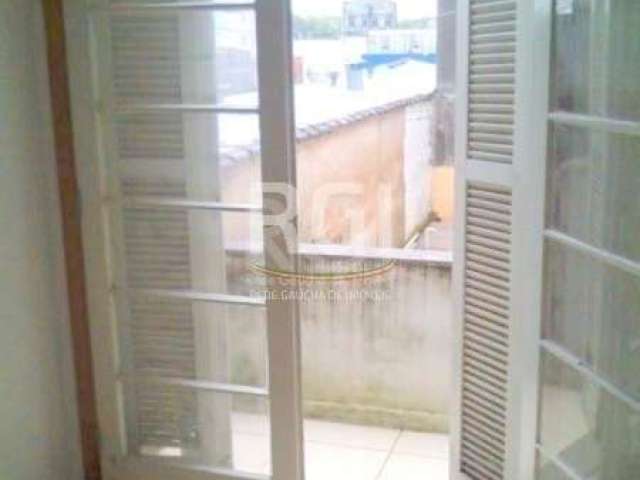 Coliseu vende apto com  3 dormitórios , living com sacada, de frente , cozinha, banheiro social, 2 sacadas, todo reformado, iluminação natural e bem ventilado, peças amplas ,   hidráulica e elétrica r