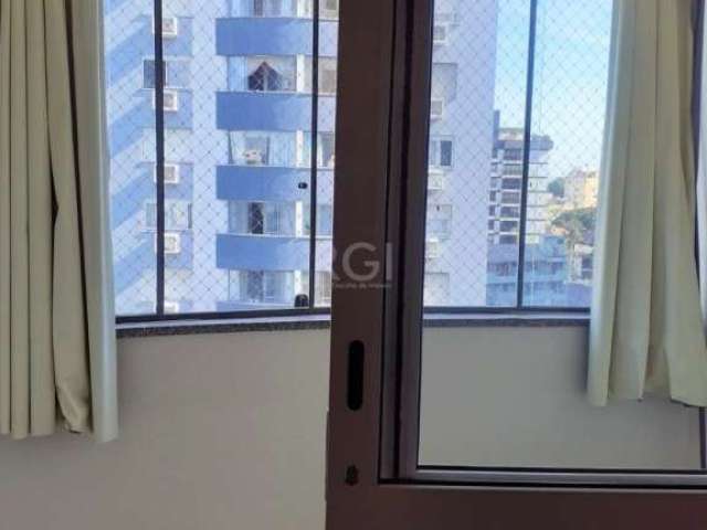 Excelente apto no centro de Canoas com 3 dormitórios, sala de estar/jantar, cozinha com moveis planejados, área de serviço e sacada, 3 ar condicionados e ventiladores de tetos, 1 vaga de garagem excel