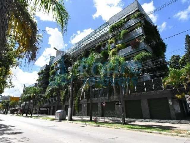 SALA COMERCIAL -  Imóvel com 38,06 m², 1 lavabo, de frente (sol da tarde) oeste, piso laminado, terceiro andar (pavimento 4) com elevador, 1 vaga de box coberta N. 73( o valor do box é separado), préd