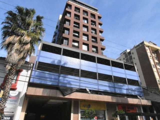 Ótima oportunidade de investimento em sala comercial à venda no bairro Menino Deus em Porto Alegre. Localizada na Rua Jose de Alencar, o imóvel possui área privativa de 38.66m² e 1 banheiro social., c