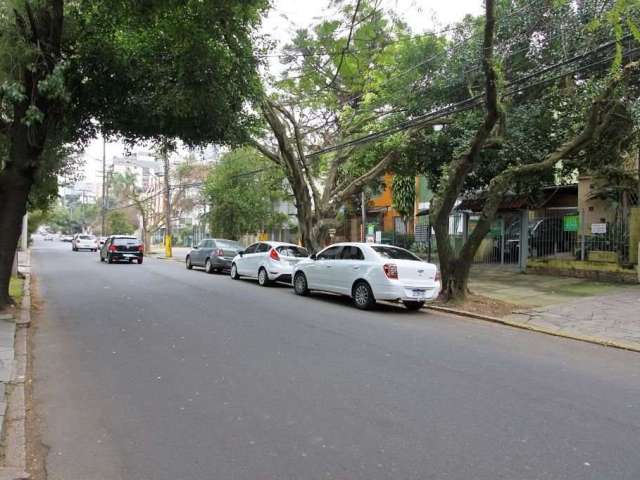 Terreno com Excelente Localização para comprar na Rua Lucas de Oliveira com 431 metros quadrados, de 6,6 de frente por 63,50 fundos.