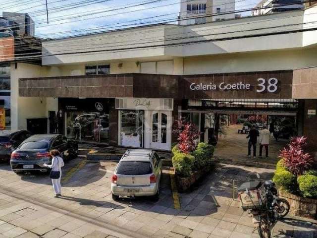 Excelente loja térrea localizada na Galeria Goethe com 46,63 m² de área privativa e 70,50 m² de área total, com 1 banheiro, mezanino e estacionamento rotativo, muito bem localizada próximo do Parque M