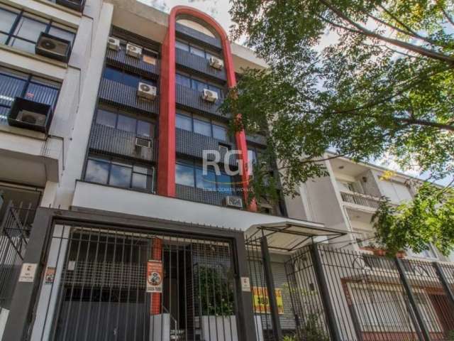 Sala comercial em excelente localização no Rio Branco, com 33m² divididos em hall, lavabo e duas salas, sendo uma com ar condicionado. &lt;BR&gt;Condomínio com portaria 12h e elevador.&lt;BR&gt;O préd