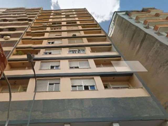 Belo apartamento de 3 dormitórios, living 2 ambientes, copa cozinhas, área de serviço, banheiro social, excelente orientação solar, andar alto com vista.Portaria 24 horas, 2 elevadores!