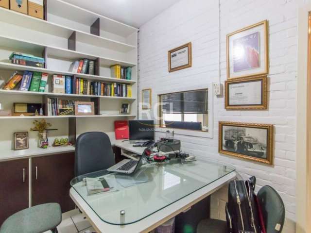 Excelente oportunidade de ter a sua sala comercial no centro da capital!&lt;BR&gt;Sala com móveis planejados, perfeita para atendimentos e consultorias.&lt;BR&gt;Localizada na Rua dos Andradas, fácil 