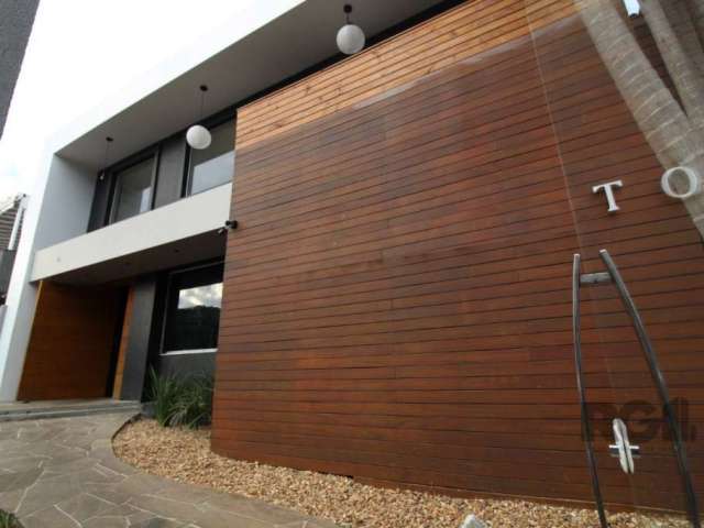 Casa comercial no coração do Bairro Três Figueiras, o imóvel esta alugado, com excelente rendimento, ideal para investidores.&lt;BR&gt;Maiores detalhes entre em contato.