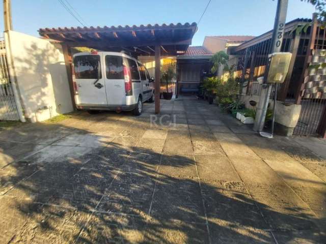 Ótima casa Moradas do Sul, no bairro Hípica, com 03 dormitórios, living para 2 ambientes cozinha planejada, aconchegante espaço gourmet com piscina e churrasqueira, banheiro social e vaga coberta para