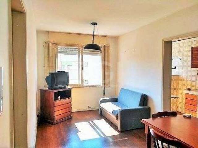 Apartamento de 61m² com 2 dormitórios sendo 1 suíte, com cozinha, sala de estar, banheiro social, área de serviço e vaga de garagem.&lt;BR&gt;Possui cômodos arejados e com boa iluminação.&lt;BR&gt;Con