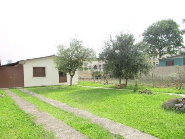 Casa 03 quartos no bairro Rubem Berta em Porto Alegre.&lt;BR&gt;Sala Estar, Cozinha, Banheiro Social, Garagem Coberta para 03 automóveis, churrasqueira, banheiro auxiliar, mais um terreno lateral.&lt;