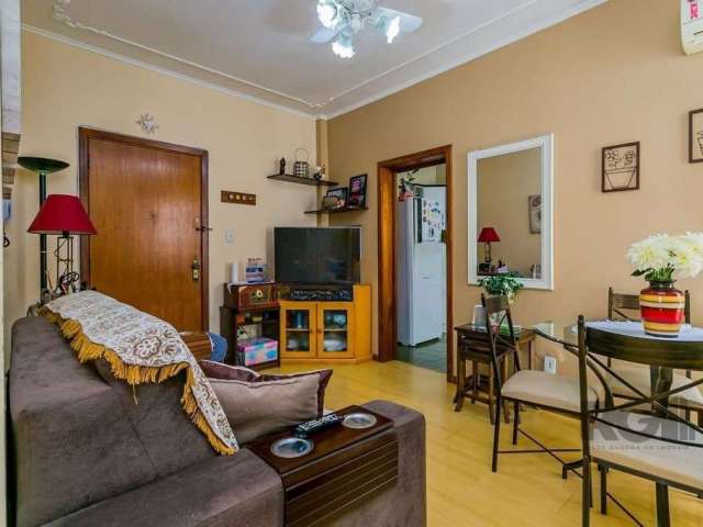 Apartamento a venda no bairro Santo Antônio. O imóvel possui dois dormitórios, living para dois ambientes, cozinha e área de serviço. Localizado a poucos passos da Bento Gonçalves, fica próximo de tod