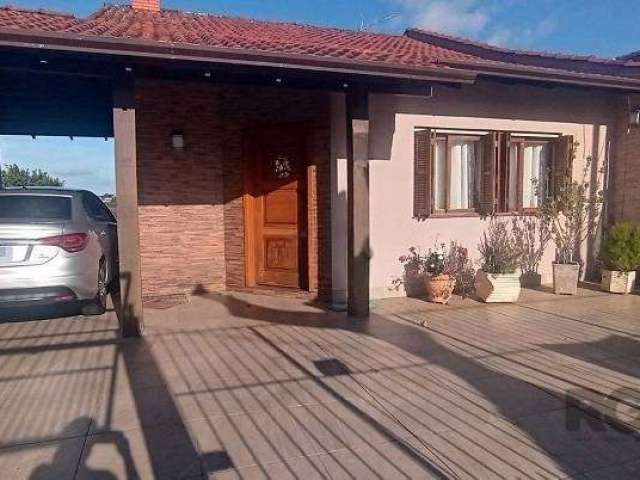 Casa com 3 dormitórios sendo 1 suíte, banheiro social, living para dois ambientes, cozinha espaçosa semi mobiliada, lavanderia, área com churrasqueira, pátio e vaga de garagem para até 4 carros. Bem i