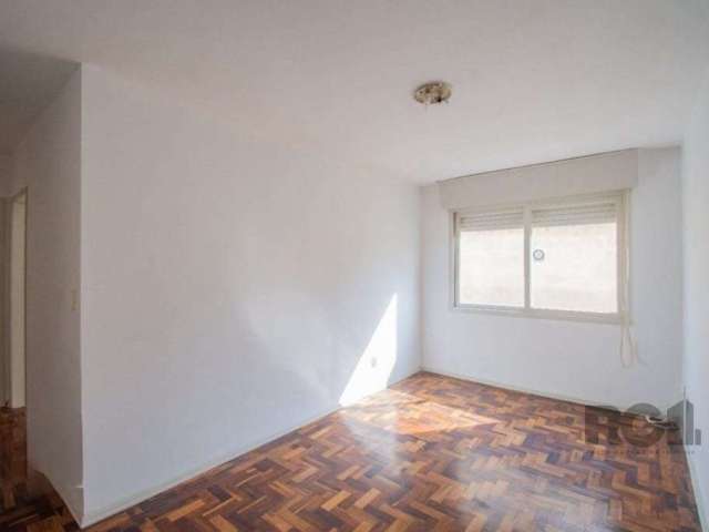 Ótimo apartamento de 66m² com 2 dormitórios, banheiro social com ventilação natural, living para dois ambientes, cozinha, área de serviço separada e 1 vaga de garagem escriturada. Possui piso parquet,