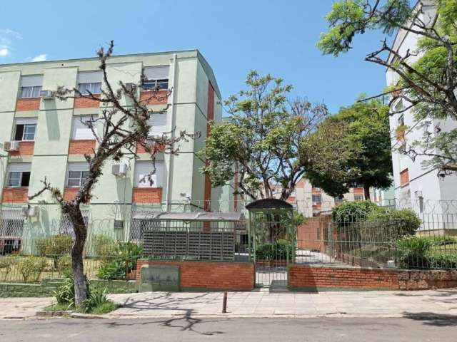 Apartamento de 3 dormitórios, banheiro, living para dois ambientes, cozinha e área de serviço. Condomínio conta com playground infantil, quadra de futebol infantil, salão de festas com churrasqueira, 