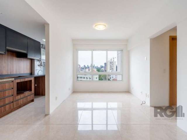 Vende Apartamento, 57 m², semimobiliado, reformado de 2 dormitórios,  sendo 1 suíte no bairro na Santa Cecilia.&lt;BR&gt;Imóvel possui living para dois ambientes (estar e jantar), churrasqueira e bar.