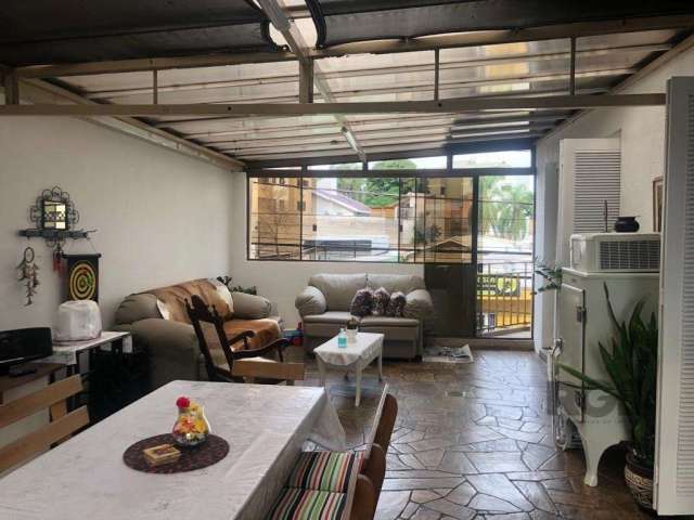 ÓTIMO APARTAMENTO!! Com 03 dormitórios, sendo um suíte,  com Closet, sala de estar, sala de janta, copa e cozinha, área de serviço, banho social, terraço coberto com churrasqueira, fogão campeiro, com