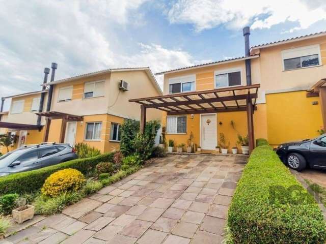 Excelente casa em condomínio fechado na Zona Norte de Porto Alegre. &lt;BR&gt;São 197m² privativos distribuídos em 2 pavimentos, sendo no primeiro um amplo living para dois ambientes com lareira, lava