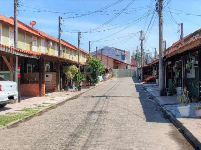 Casa em condomínio, 2 dormitórios, Cozinha americana, banheiro, vaga de garagem coberta,  área de serviço externa e coberta, pátio amplo com churrasqueira. Condomínio enxuto com porteiro eletrônico, c