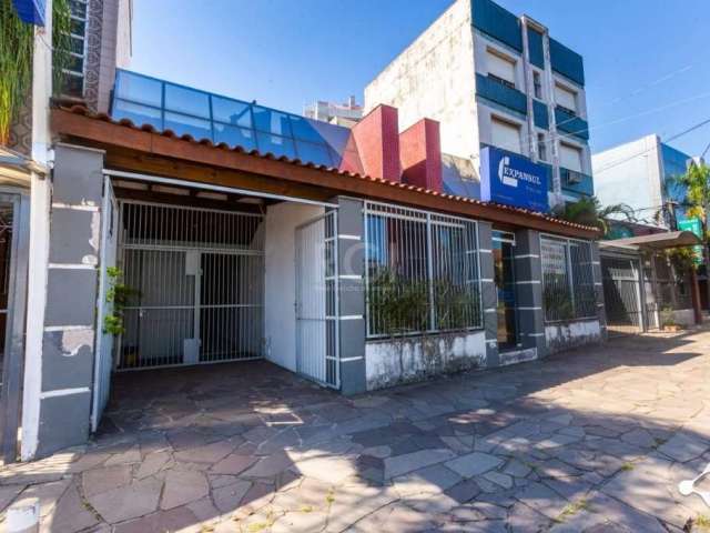 Prédio Comercial com 500 m², situado na  Av. Plínio Brasil Milano. Possui garagem , 04 banheiros,  amplo espaço que pode ser usado como escritório, sala de reuniões e ao fundo espaço que pode ser usad