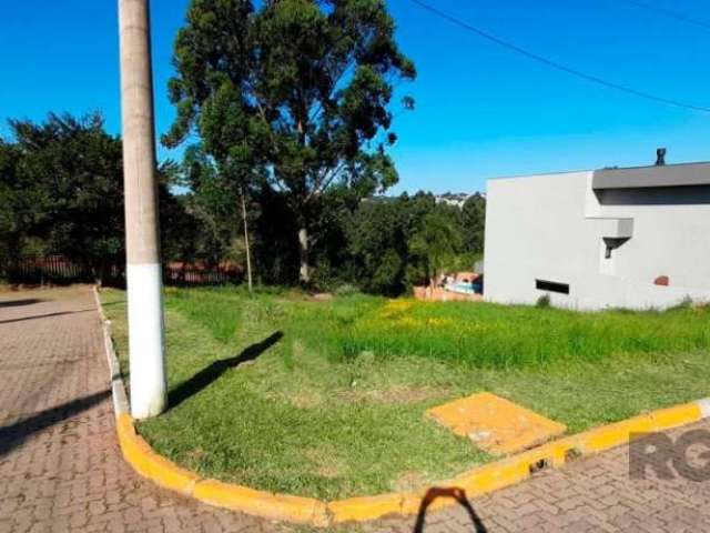 Terreno com leve declive, de esquina em ótima localização.&lt;BR&gt;Rua calma e tranquila com vista para o sol nascente