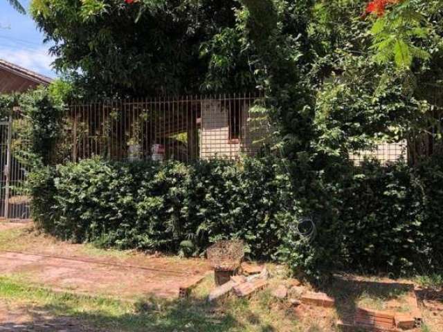 Vendo terreno 30x15. &lt;BR&gt;450 m2 com duas casas no pátio. Terreno amplo e bem localizado.&lt;BR&gt;Bairro Cristo Rei - São Leopoldo