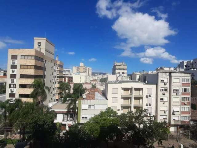 Apartamento  com 98m² de área privativa, o imóvel possui com 3 dormitórios, 1 suite 3 banheiros, uma ampla sala para dois ambientes e 1 vaga de estacionamento coberta e escriturada. O condomínio ofere