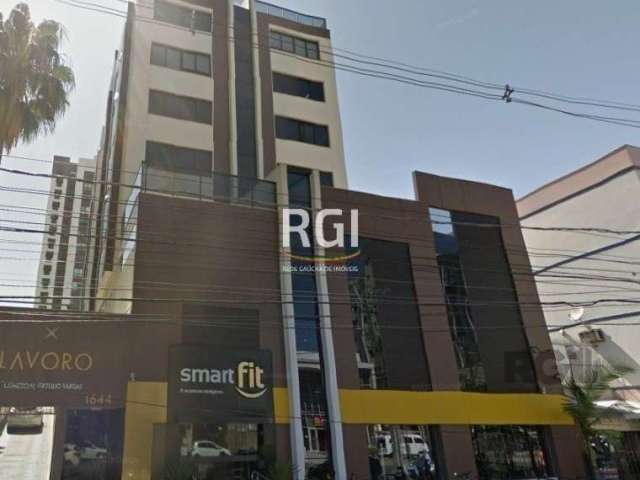 SALA COMERCIAL  28,00 m² - possui ar condicionado instalado, lavabo, espaço para pequena cozinha, piso cerâmico, possui vaga rotativa de garagem e hidrômetro individual.&lt;BR&gt;O empreendimento tem 