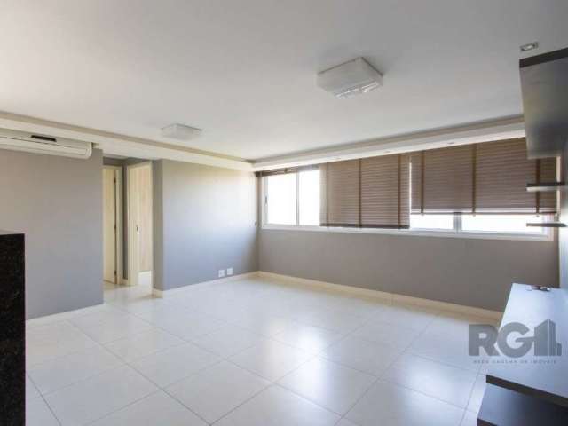 Excelente apartamento,  2 dormitórios, sendo 1 suíte, 1 banheiro social, sala de estar/jantar ampla, living 2 ambientes, cozinha americana com churrasqueira e área de serviço separada da cozinha.  Per