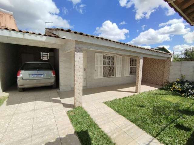 Casa composta de 2 dormitórios, sala de estar, sala de jantar, copa cozinha, banheiro social, área de serviço , garagem coberta, pátio nos fundos medindo 150 m², terreno todo murado e grades com portã