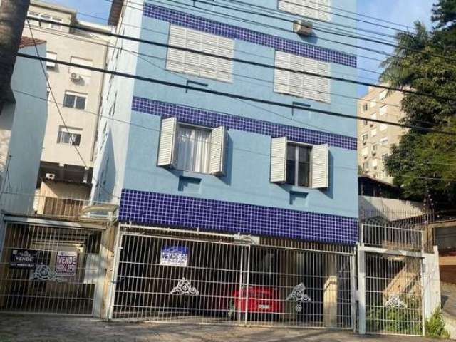 Ótimo apartamento, espaçoso com 160m2 privativos , orientação leste de frente, 03 dormitórios, (01 suite com closet,) banheiro social living, dois ambientes em piso tabuão, cozinha/copa e área de serv