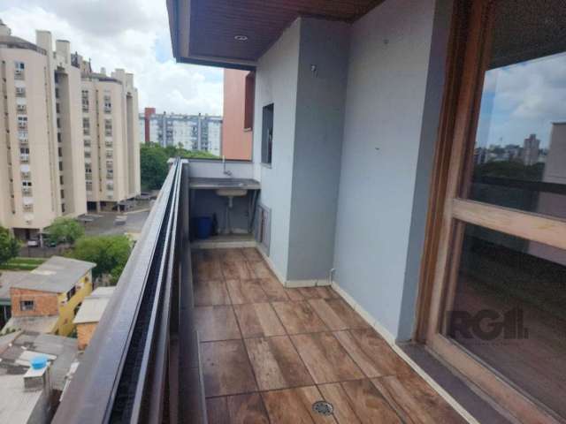 Vende no bairro Cidade Baixa, com garagem, lindo apartamento de 01 dormitório, mobiliado,  living 02 ambientes com sacada e churrasqueira,  cozinha americana sob medida, banheiro social. Vista panorâm