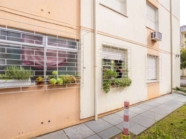 Apartamento mobiliado com 2 dormitórios, sala de estar/jantar, cozinha americana, área de serviço fechada, banheiro social, estacionamento rotativo. Condomínio com salão de festas, pracinha, quadra de