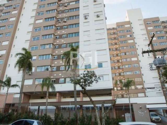 Ótimo apartamento no Cond. Sy no Teresópolis, andar alto, semi mobiliado, com 74m² privativos, de 3 dormitórios, 2 vagas e infra. Possui living amplo para 2 ambientes, 3 dormitórios sendo 1 suíte, ban