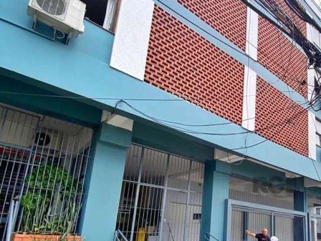 Lindo apto na Clemenciano Barnasque esquina com a Av. Teresópolis, amplo com aproximadamente 85m², com 02 dormitórios, sala, cozinha, área de serviço, banheiro. Prédio com gás central, elevador, salão