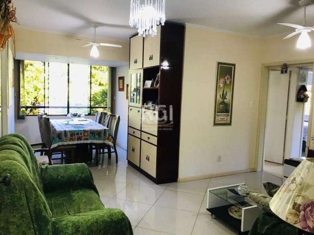 Ótimo apartamento no bairro Teresópolis, com 78m² privativos, de 3 dormitórios, infra e vaga. Possui living amplo para 2 ambientes com sala de estar e sala de jantar, 3 dormitórios, banheiro social, l