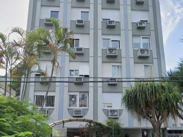 VENDE. Ótima cobertura duplex, próximo à praça da Encol com 221m2 privativos. Parte térrea: 3 dormitórios (1 suíte), banheiro social, living 2 ambientes em piso parquet, copa/cozinha, área de serviço 