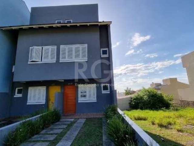 Casa nova com 03 suítes, duas vagas de garagem, sala ampla, lavabo, terraço, churrasqueira, espera para lareira, pátio com espaço para piscina , mais uma sala de jogos ou depósito. Frente para reserva