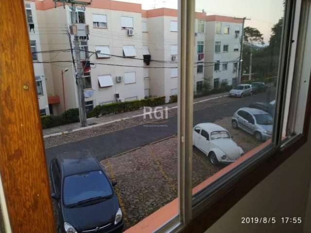 Apartamento de 2 dormitórios, de frente, iluminado e ensolarado, living laminado em 2 ambientes, banheiro social, cozinha montada com área de serviço, 1 vaga de garagem por condomínio, edificio com po