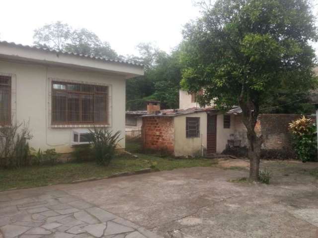 Terreno, 1200m², com 2 casas construídas, ambas com 3 quartos e 3 banheiros, churrasqueira e piscina.&lt;BR&gt;proprietário estuda dação.&lt;BR&gt;&lt;BR&gt;Dimensões do terreno 25,90x15,5021,50x41,50