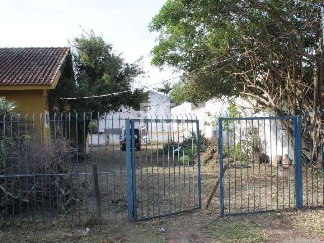 Excelente terreno , no coração do bairro , bem localizado , medindo 703,57 ( 23,85x29,5) com casa de alvenaria.&lt;BR&gt;vale a pena conferir!!